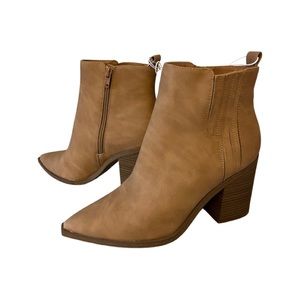 NWT Tan Universal Thread Memory Foam boots.